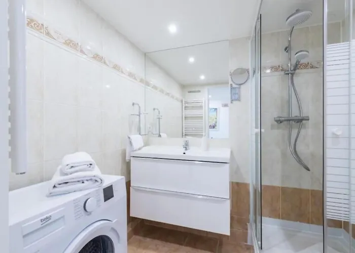 My Casa - Deloye - Spacious Quiet W Ac Near Old Town Apartment